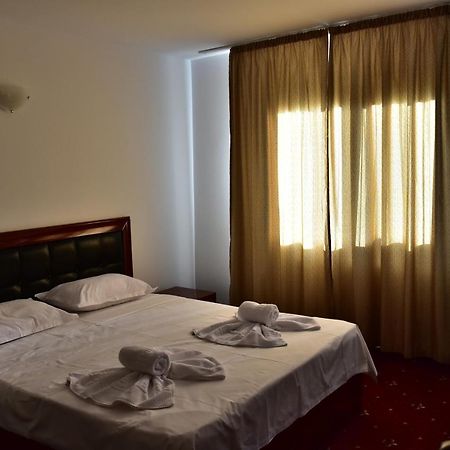 Hotel Ostrov Călimăneşti Εξωτερικό φωτογραφία
