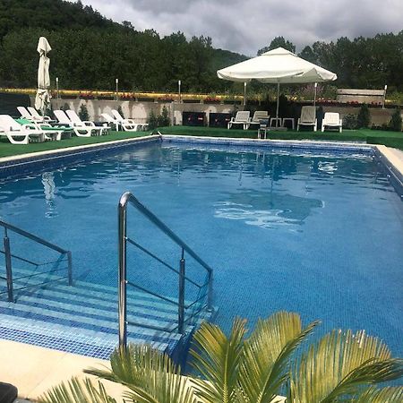 Hotel Ostrov Călimăneşti Εξωτερικό φωτογραφία