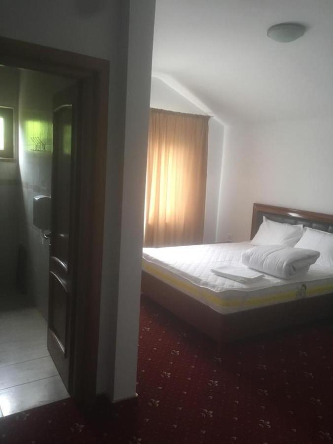 Hotel Ostrov Călimăneşti Εξωτερικό φωτογραφία