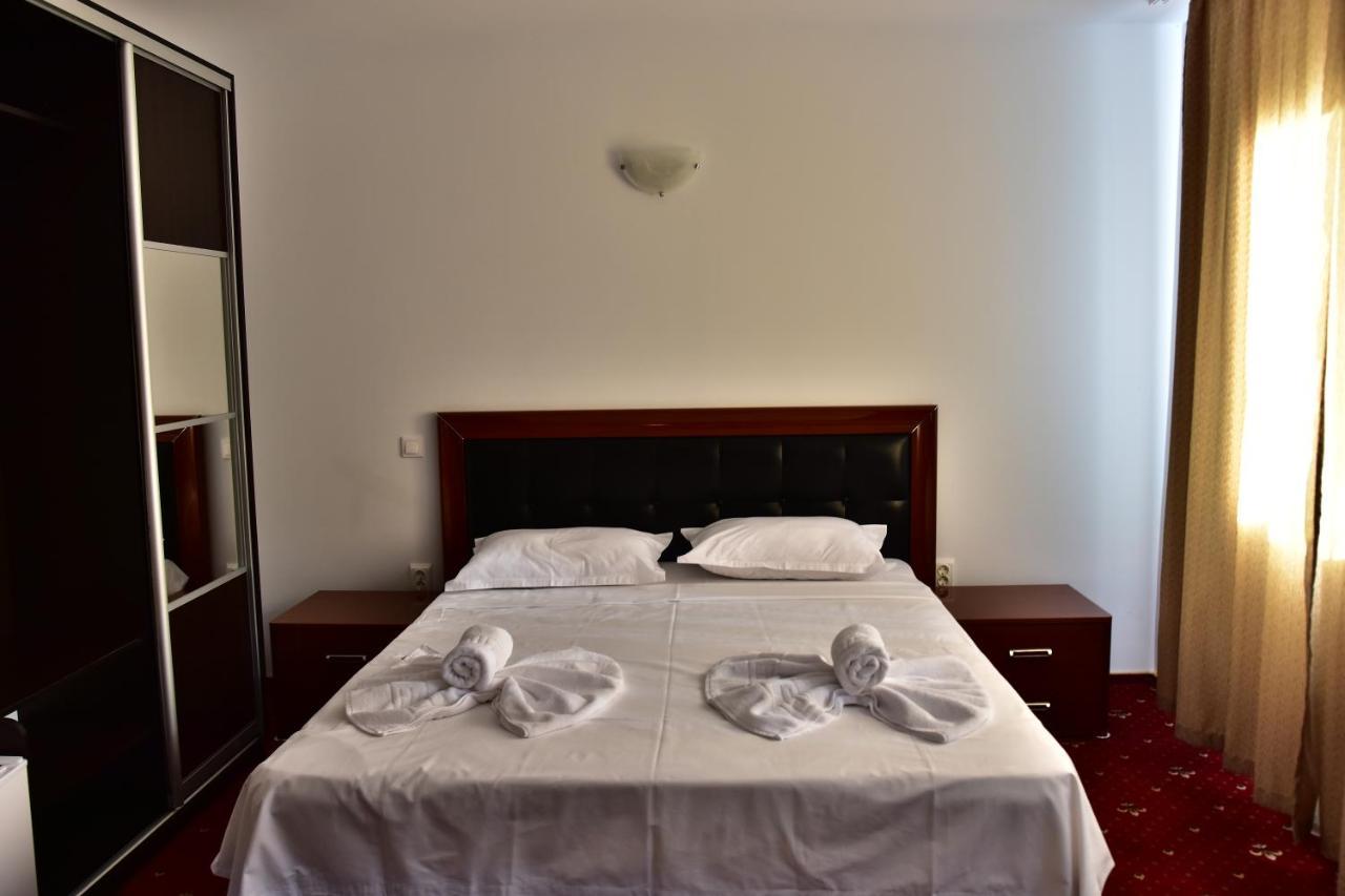 Hotel Ostrov Călimăneşti Εξωτερικό φωτογραφία