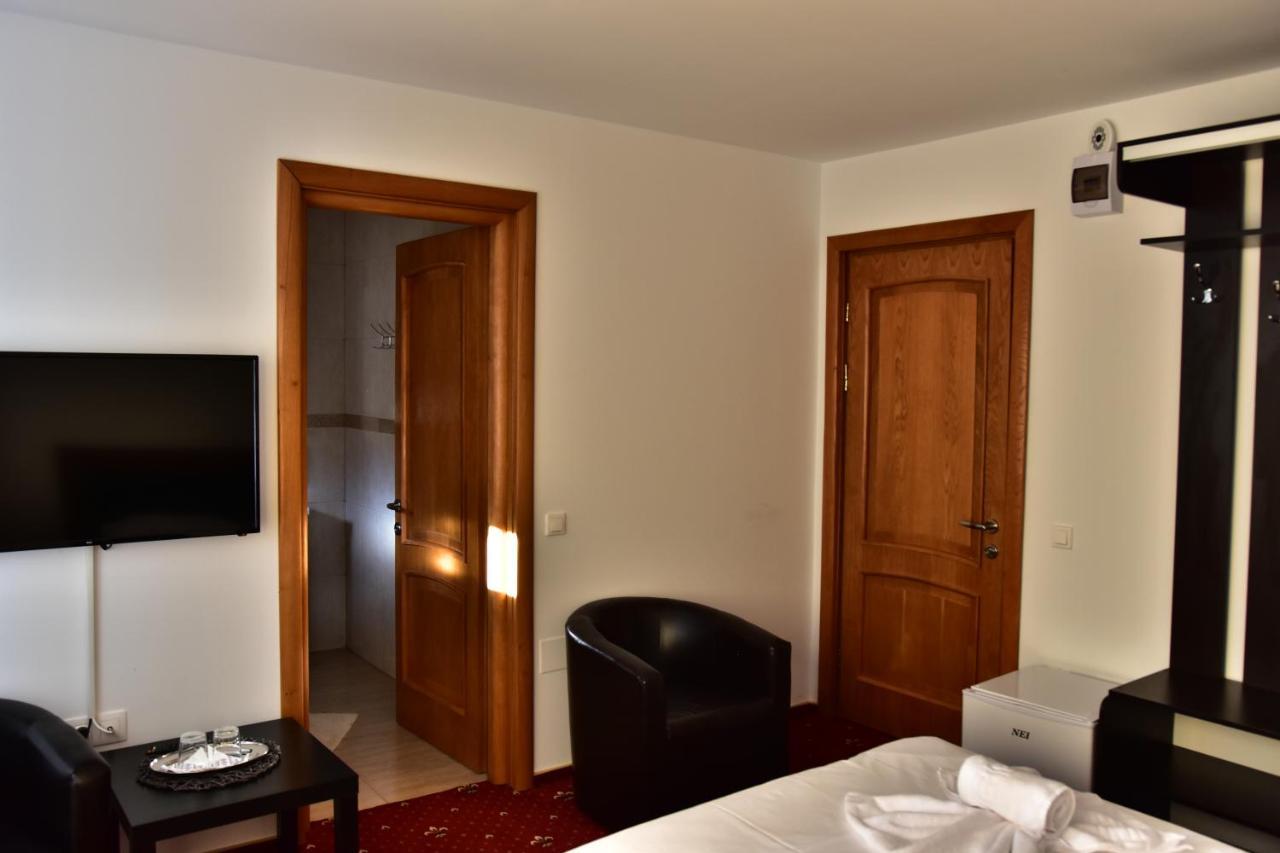 Hotel Ostrov Călimăneşti Εξωτερικό φωτογραφία