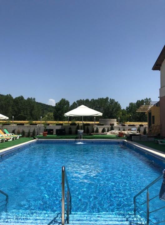 Hotel Ostrov Călimăneşti Εξωτερικό φωτογραφία