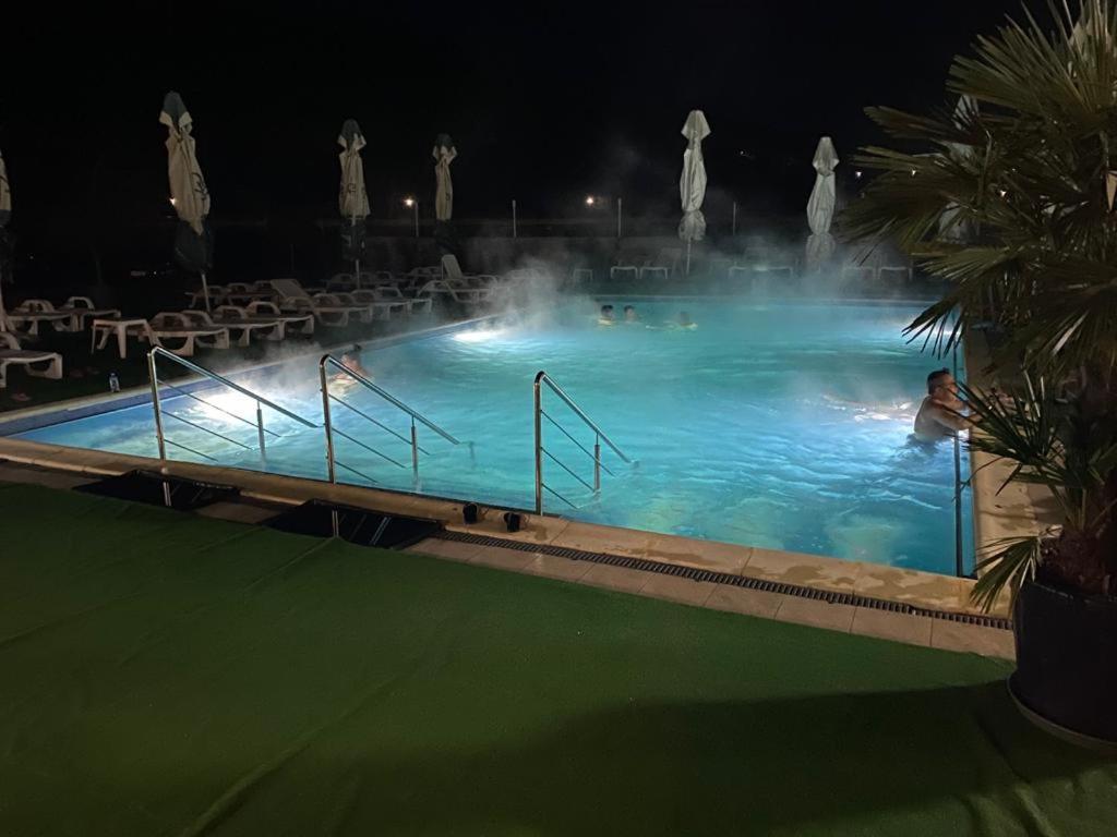 Hotel Ostrov Călimăneşti Εξωτερικό φωτογραφία